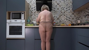Curvy Wife In Nylon Pantyhose Offers Breakfast In The Bedroom